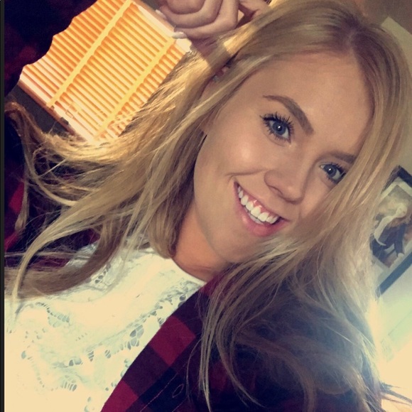 Meet your Posher, Lainey - Picture 1 of 8